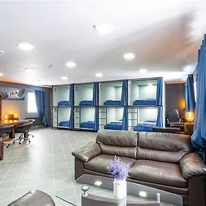 Kapslový hotel Iron Cube, Stružná
